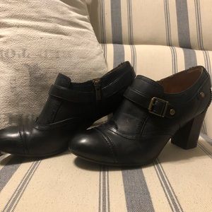 Indigo by Clark’s Town Edge black booties